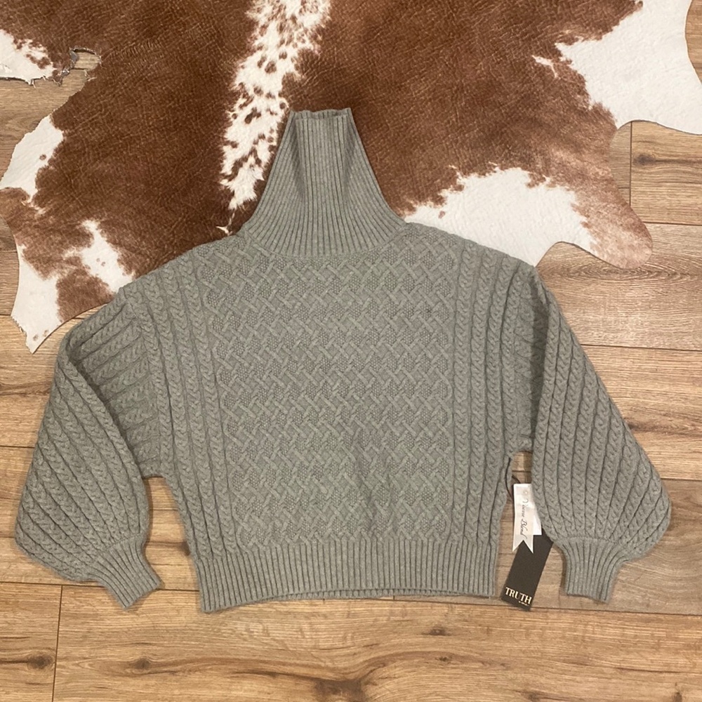 Chunky knit cropped sweater